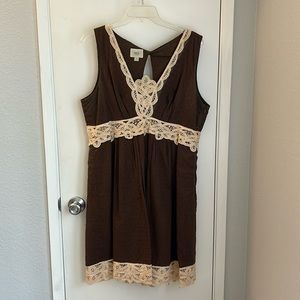 Eci New York Dotted brown and cream lace trimmed dress